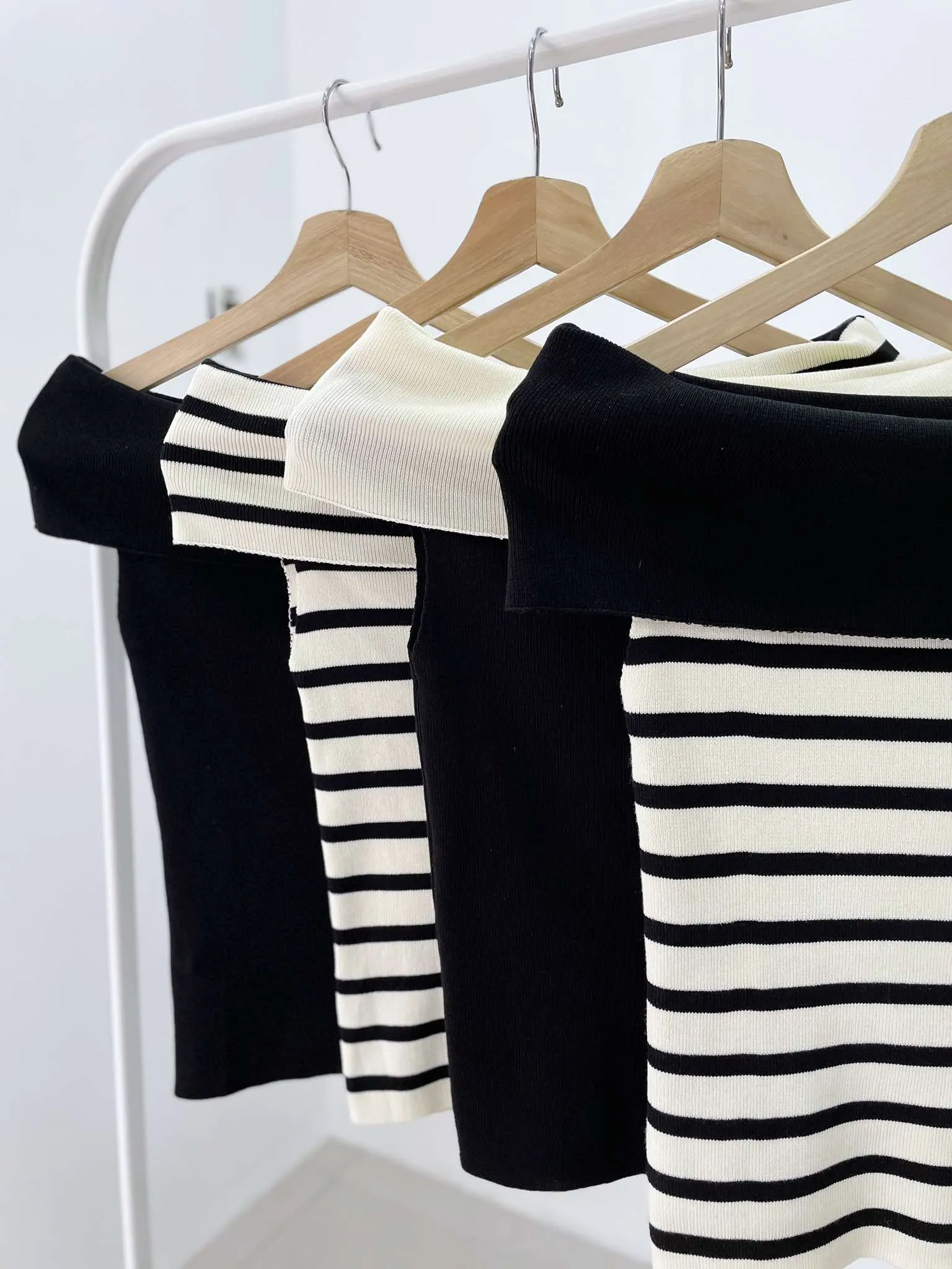 Quinley Off-Shoulder Top
