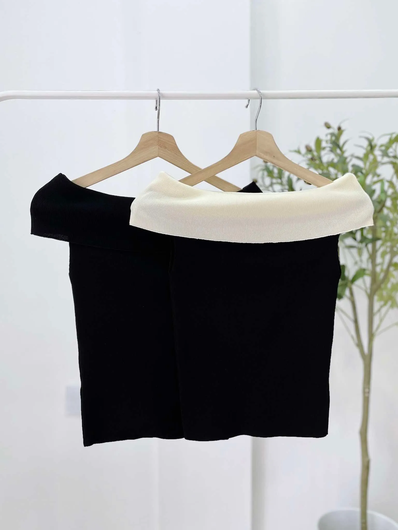 Quinley Off-Shoulder Top